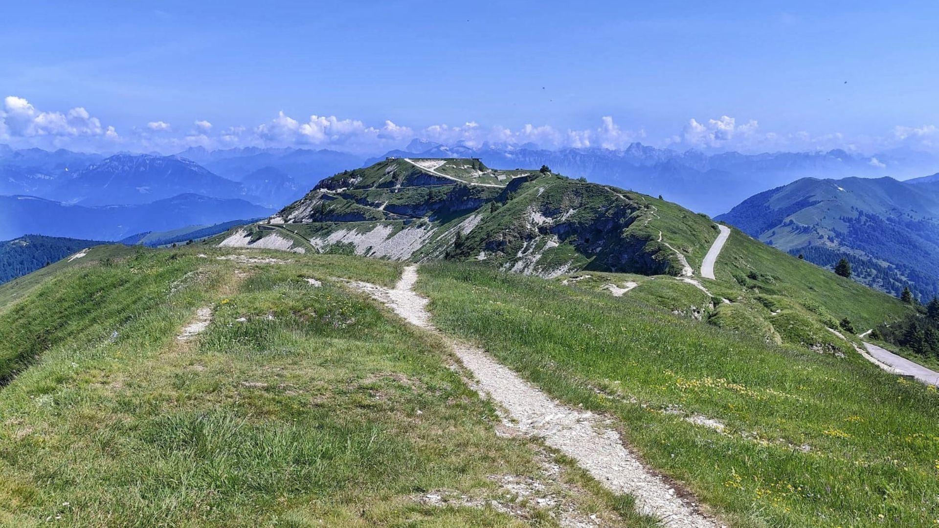 Camminando sulla linea del fronte: salita a Cima Grappa