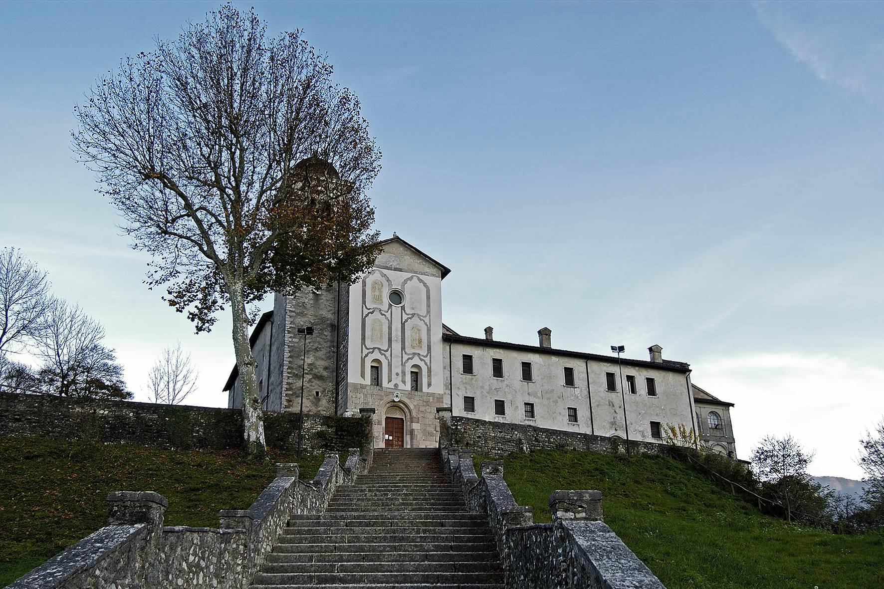 SANTUARIO SANTI VITTORE E CORONA