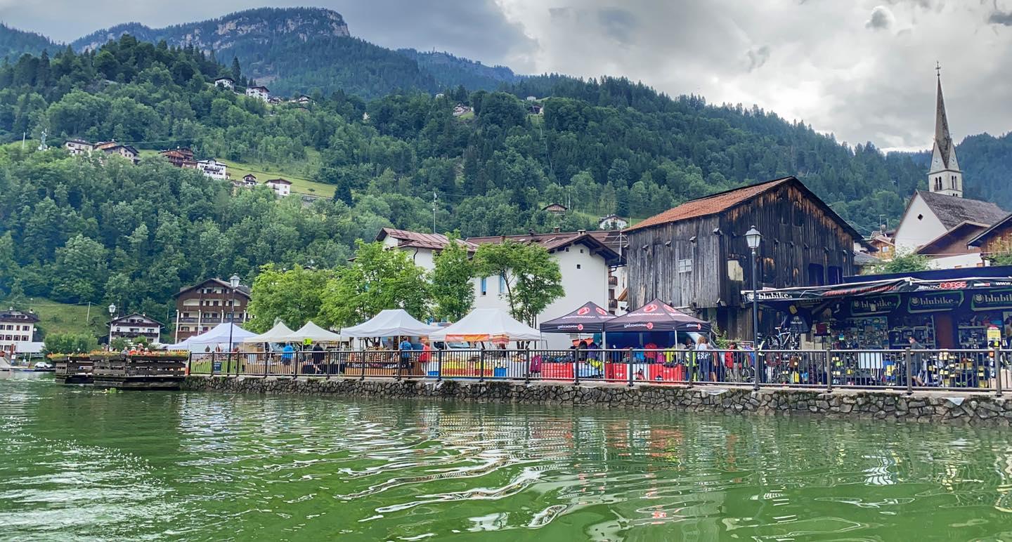 Mercato settimanale Lungolago