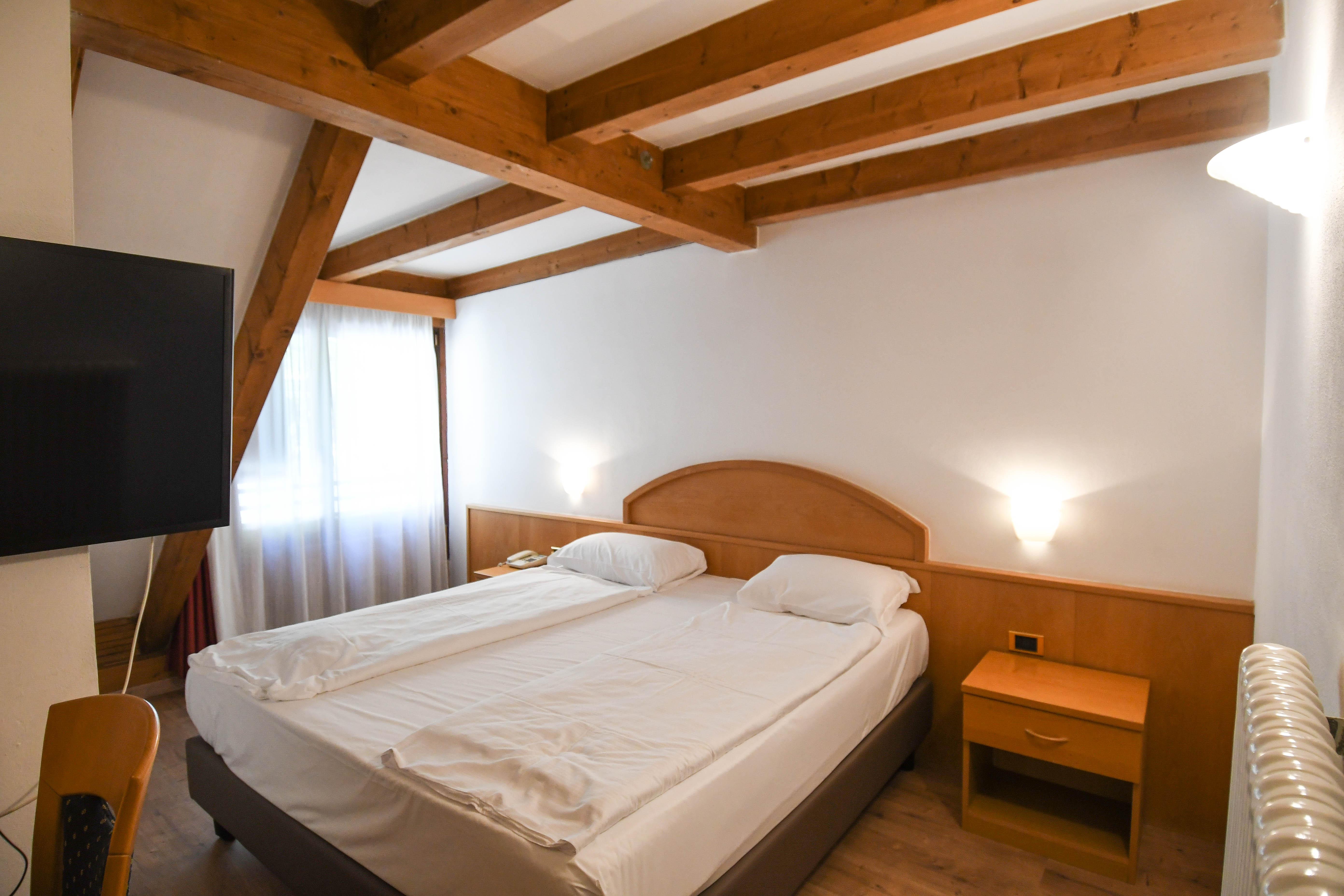 Double room, shower, toilet, standard