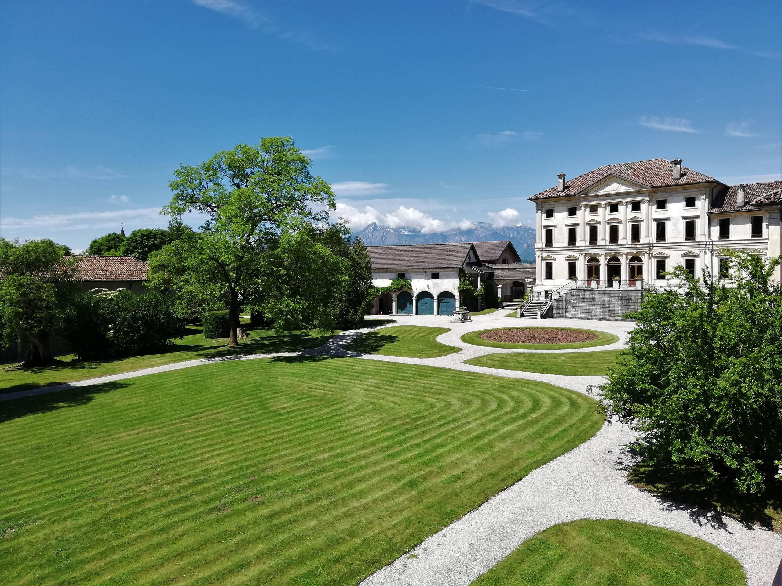 Villa Miari-Fulcis e il suo Borgo