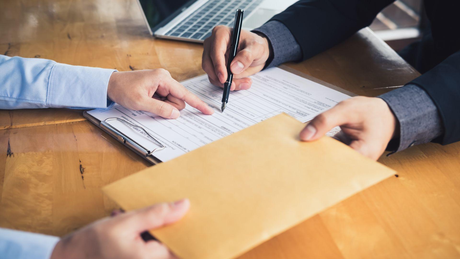 Consigli contro le truffe agli anziani