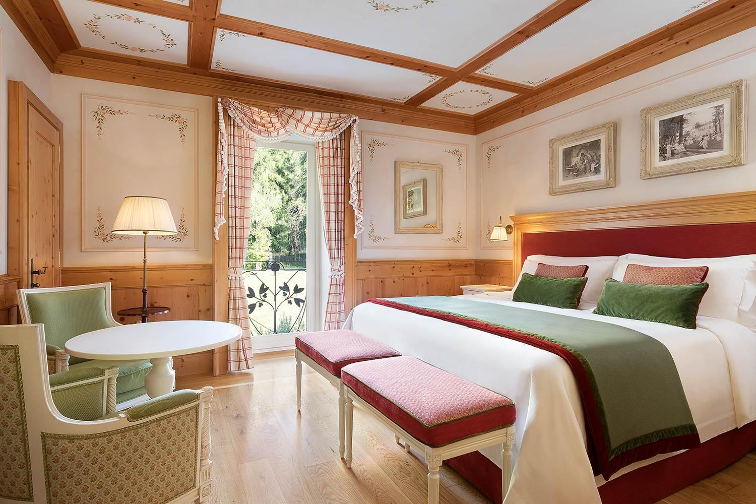 Double room, shower or bath, toilet, facing the forest