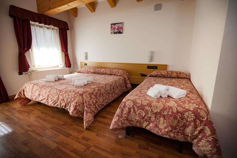Triple room, shower, toilet, no smoker