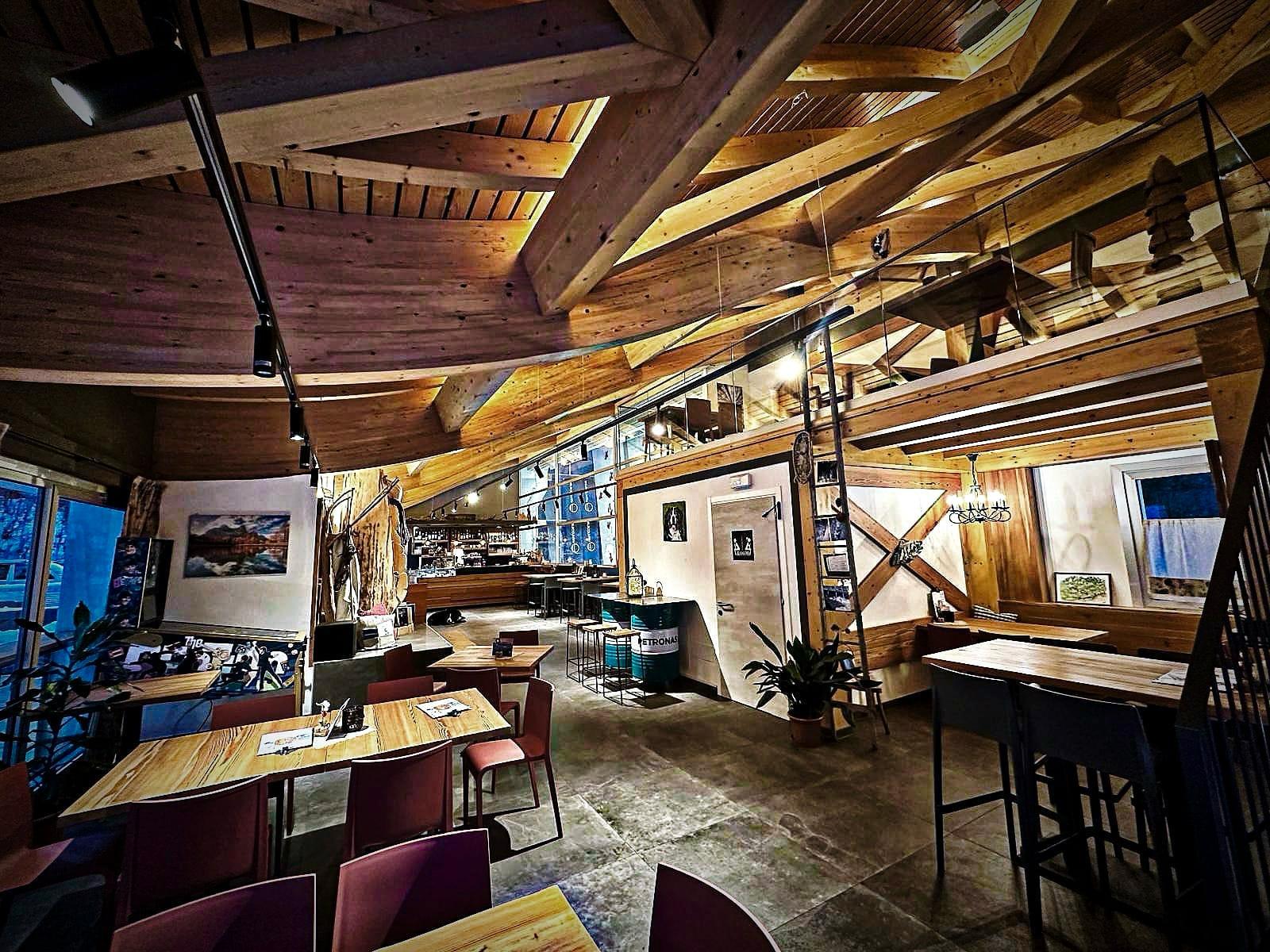 Vertik Rustik Bar
