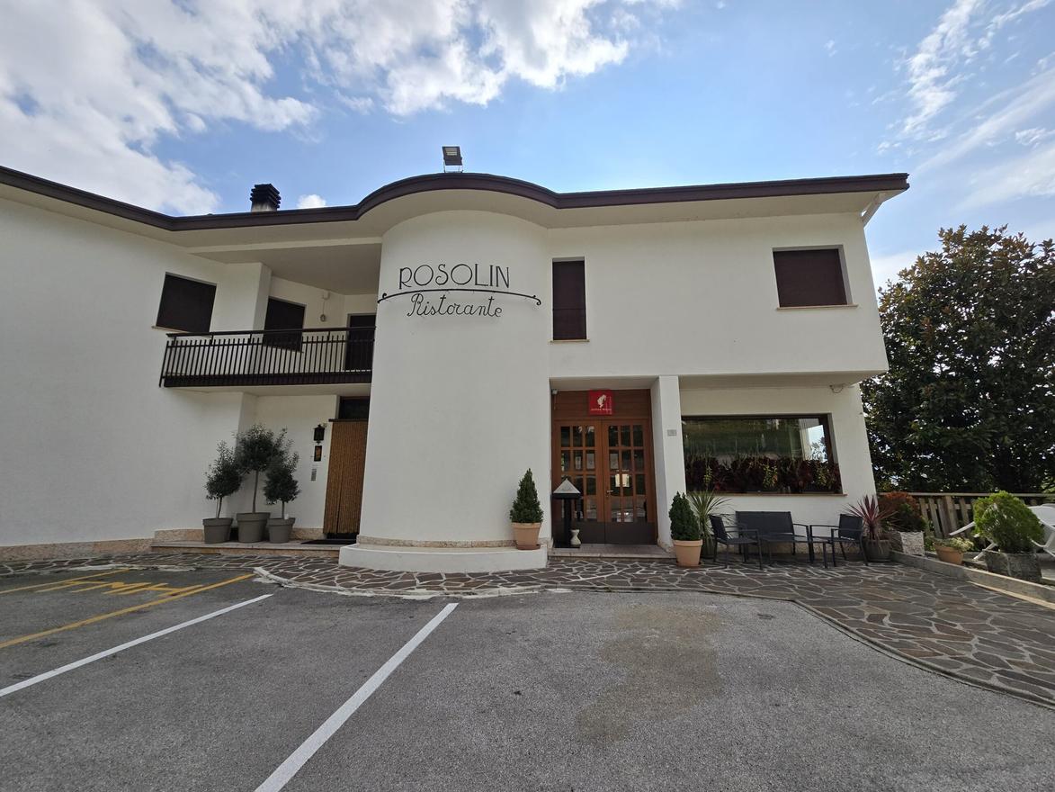 Leggende a cena al ristorante Rosolin