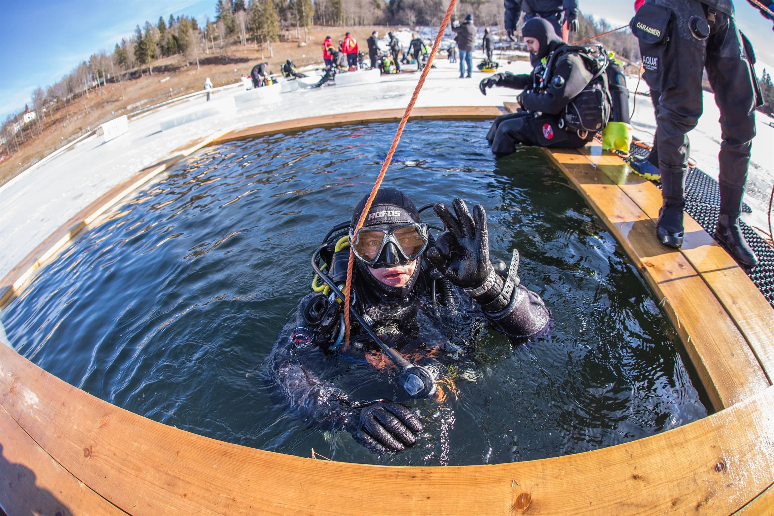 41* stage ANIS UNDER ICE