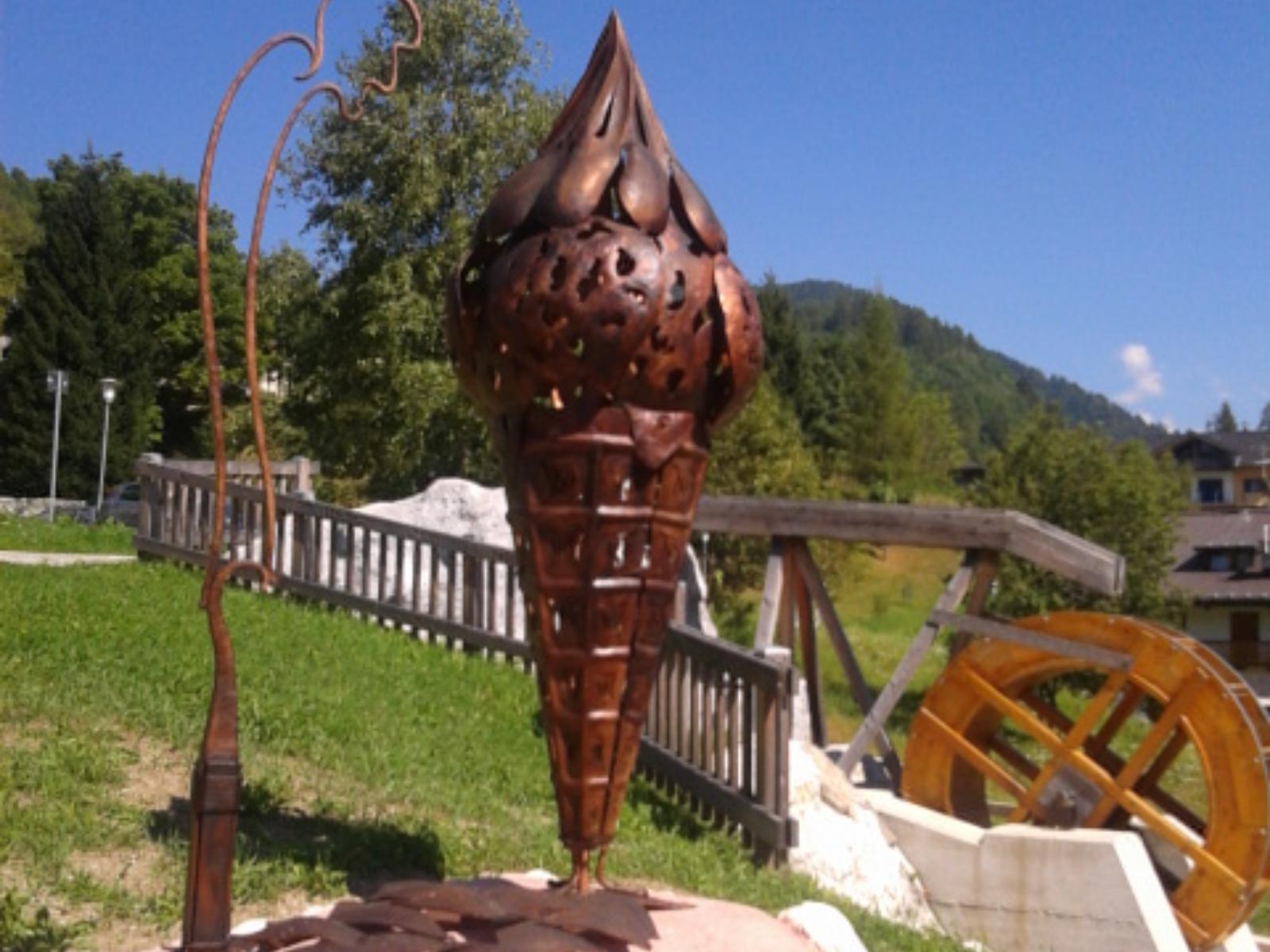 Monumento dedicato all'inventore del cono gelato