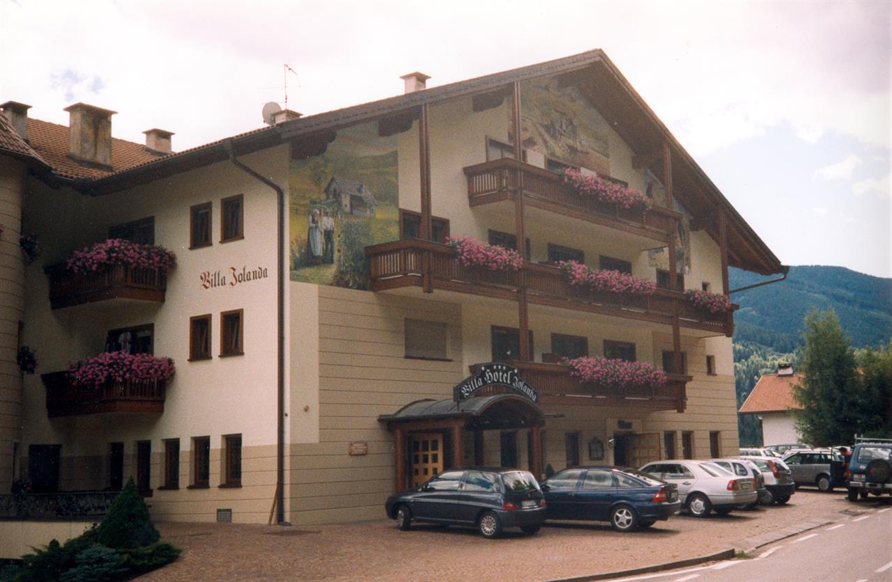 Triple room, not known