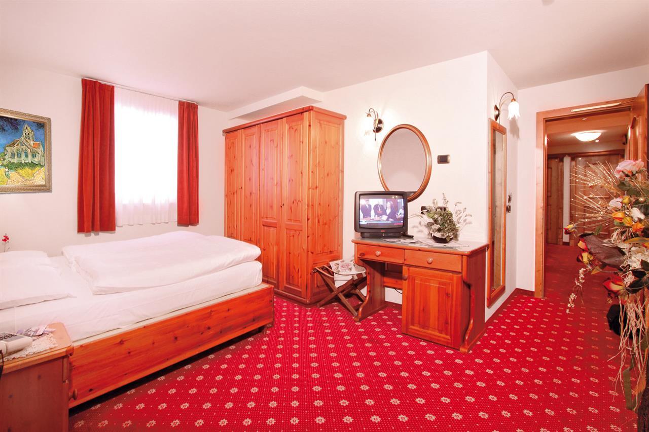 4-bed room