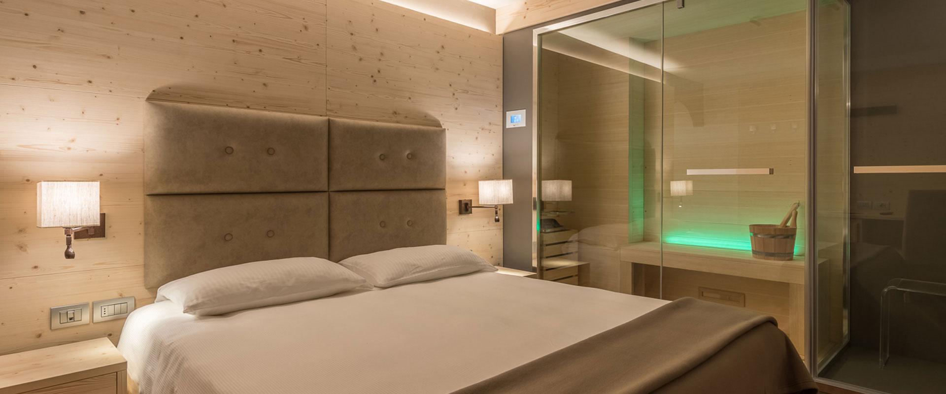 Double room, shower or bath, toilet, deluxe