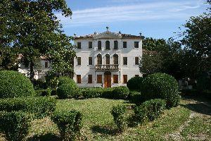 Villa Varisco, Levi Morenos