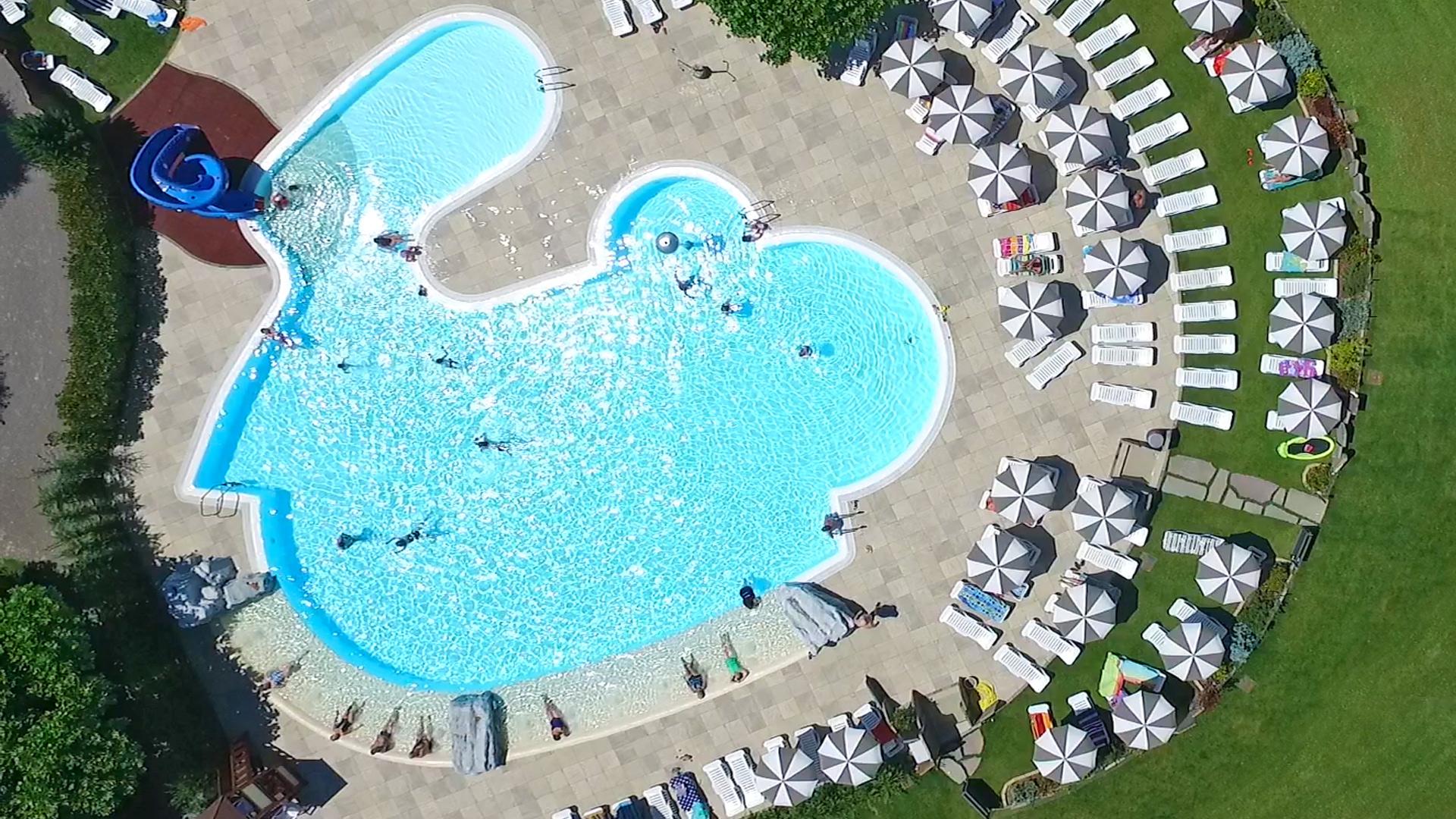 piscina-drone-dall-alto