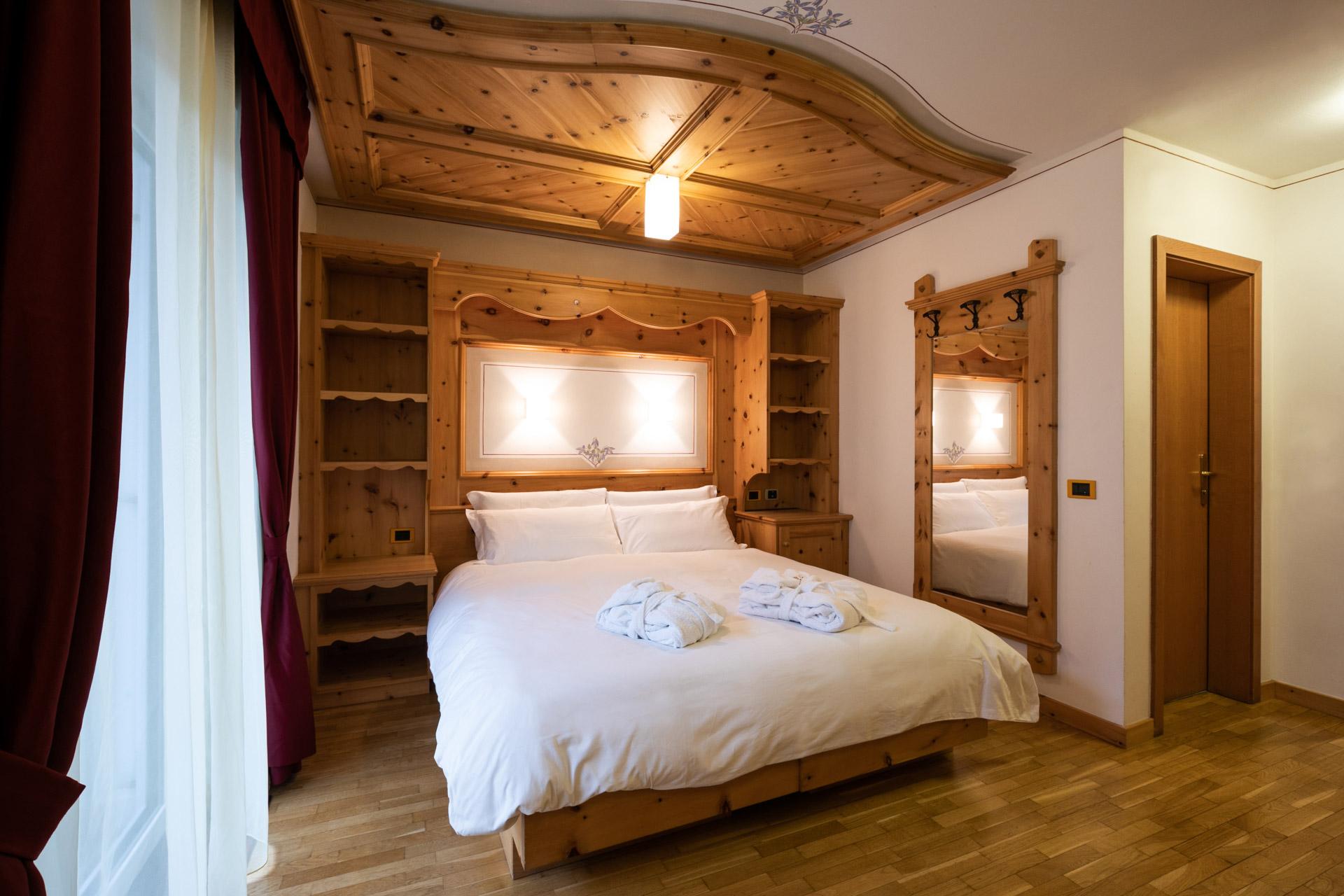 Double room, bath, toilet, balcony