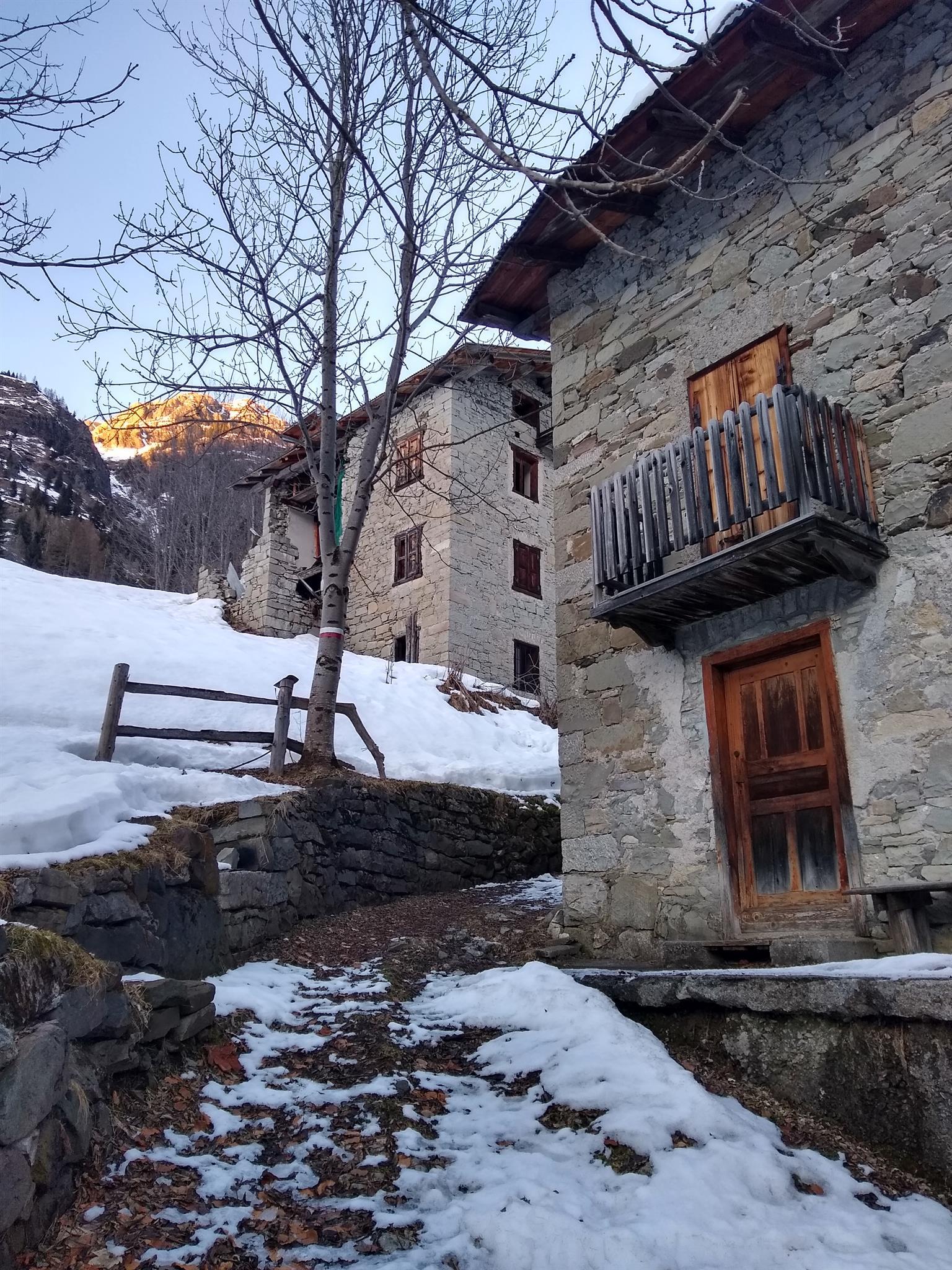 Visita agli antichi borghi di Albe e Vallier