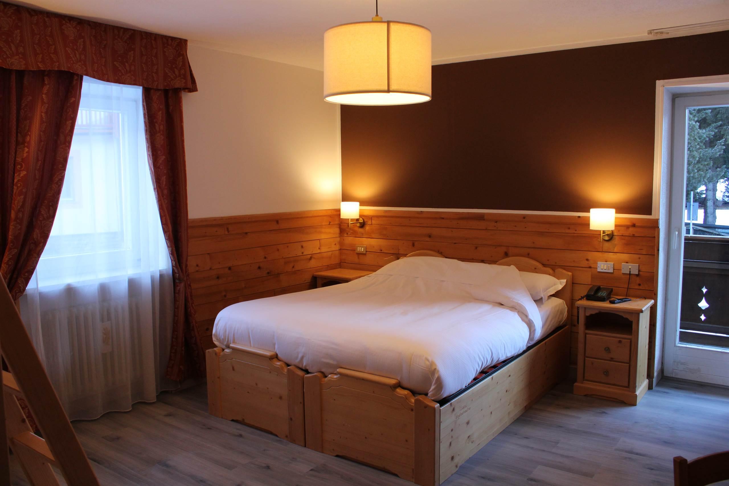 4-bed room