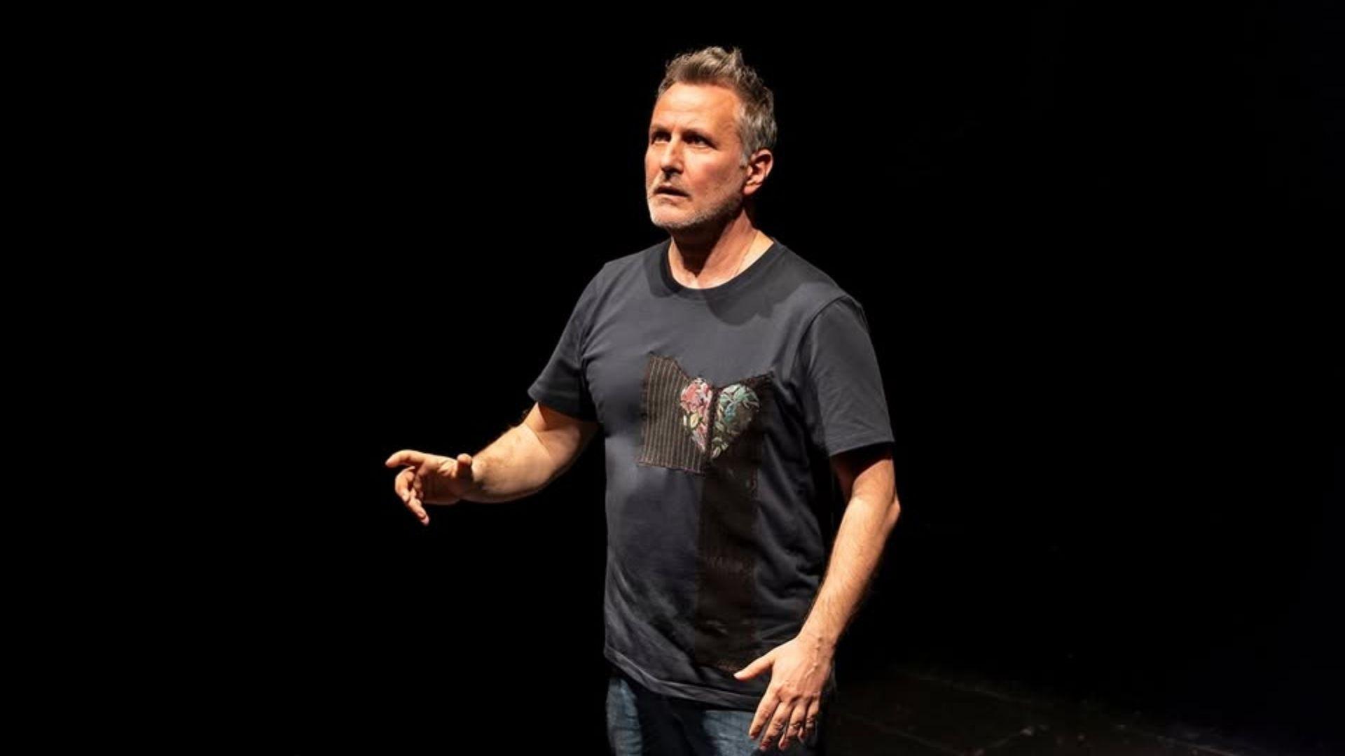 Autoritratto di Davide Enia