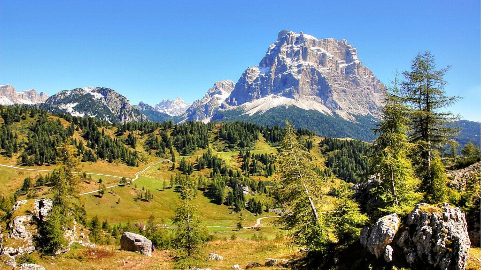 Rifugio Venezia, Monte Pena e il lago delle leggende con Elia