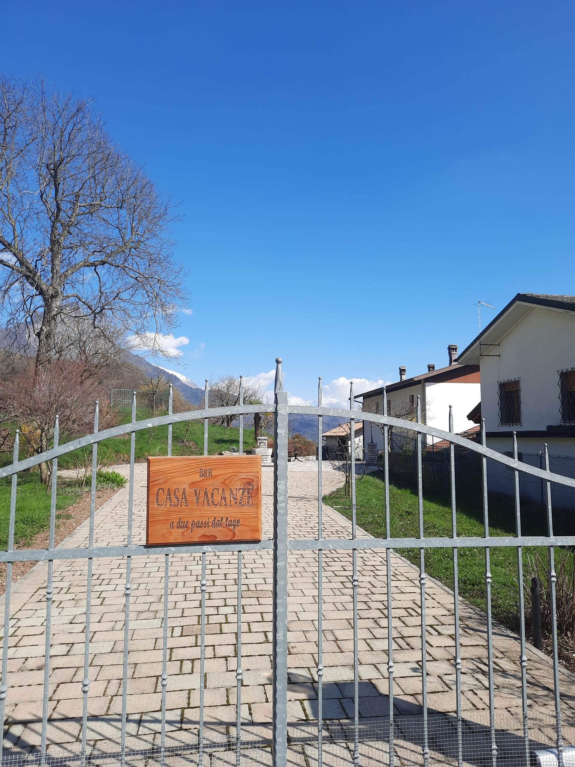 A due passi dal lago
