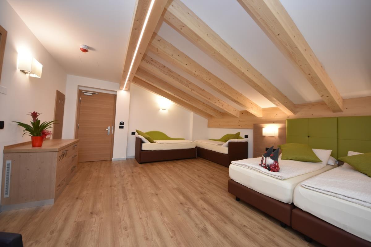 5-bed room