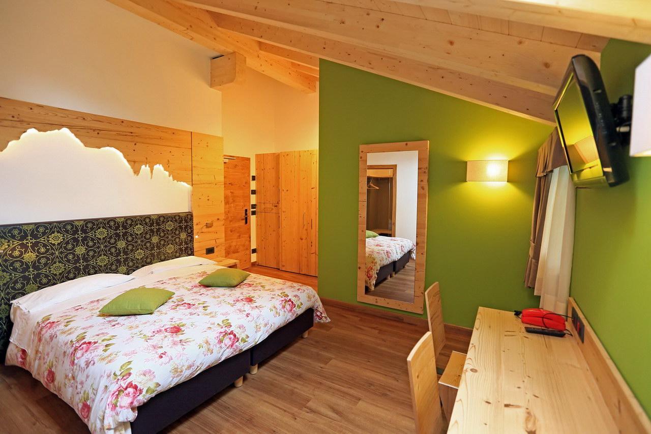 Junior suite, toilette e bagno/doccia separati, lato montagna