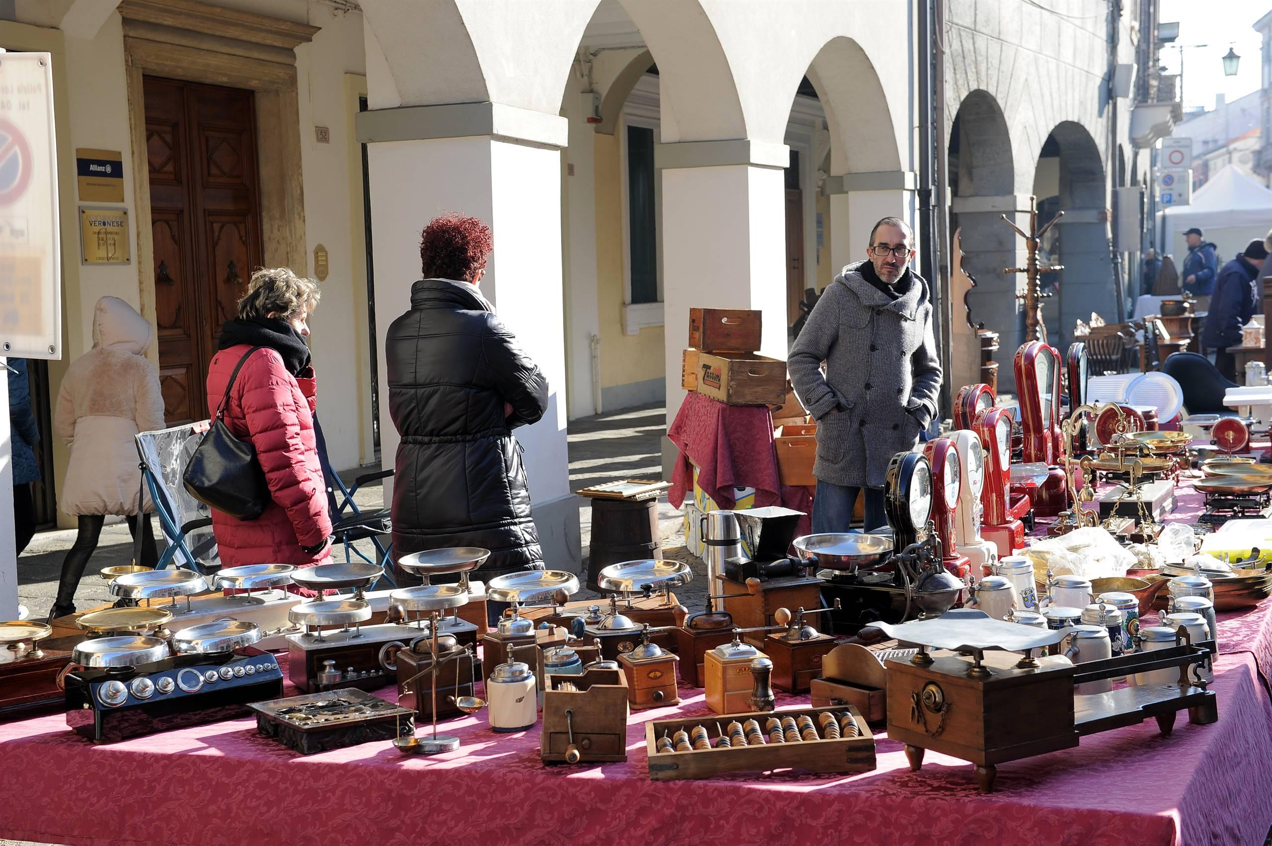 Mercatino di Antiquariato e collezionismo 