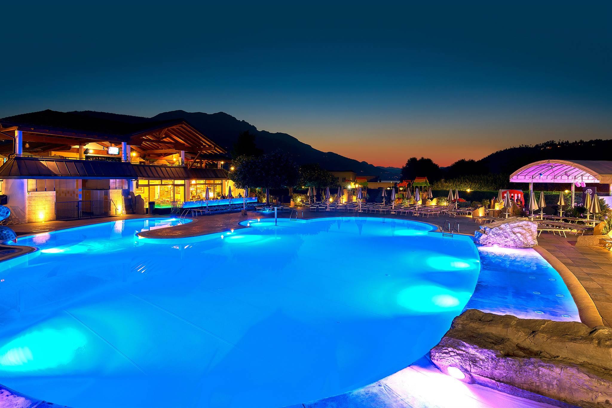 pool-by-night-2019
