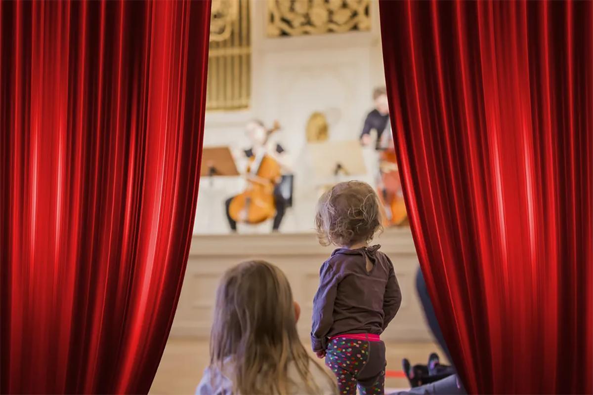 Wenn die Lieder unter der Schmusedecke schlafen gehen – Mittendrin-Konzert