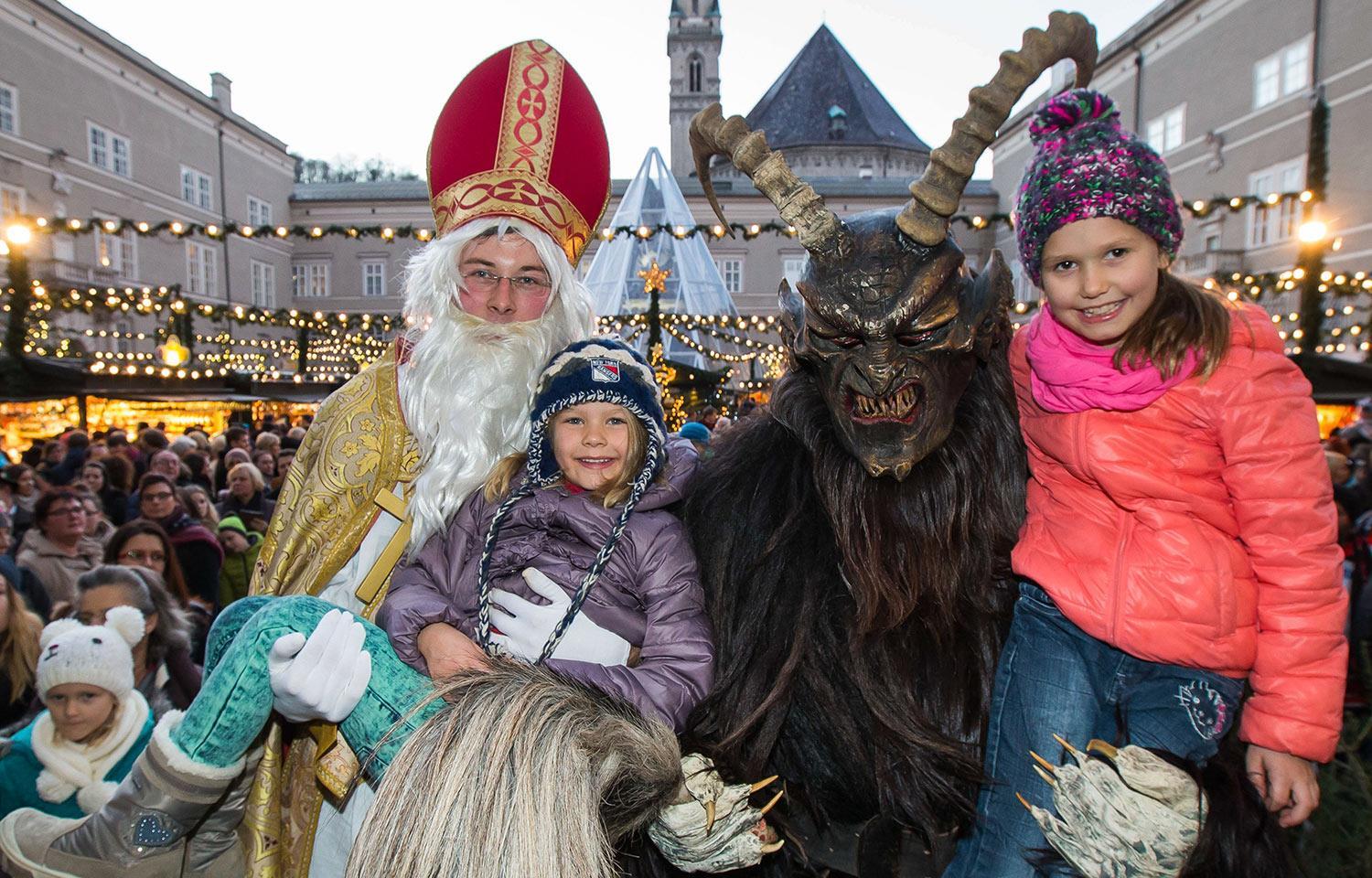 Nikolo und Kinderkrampus am Salzburger Christkindlmarkt