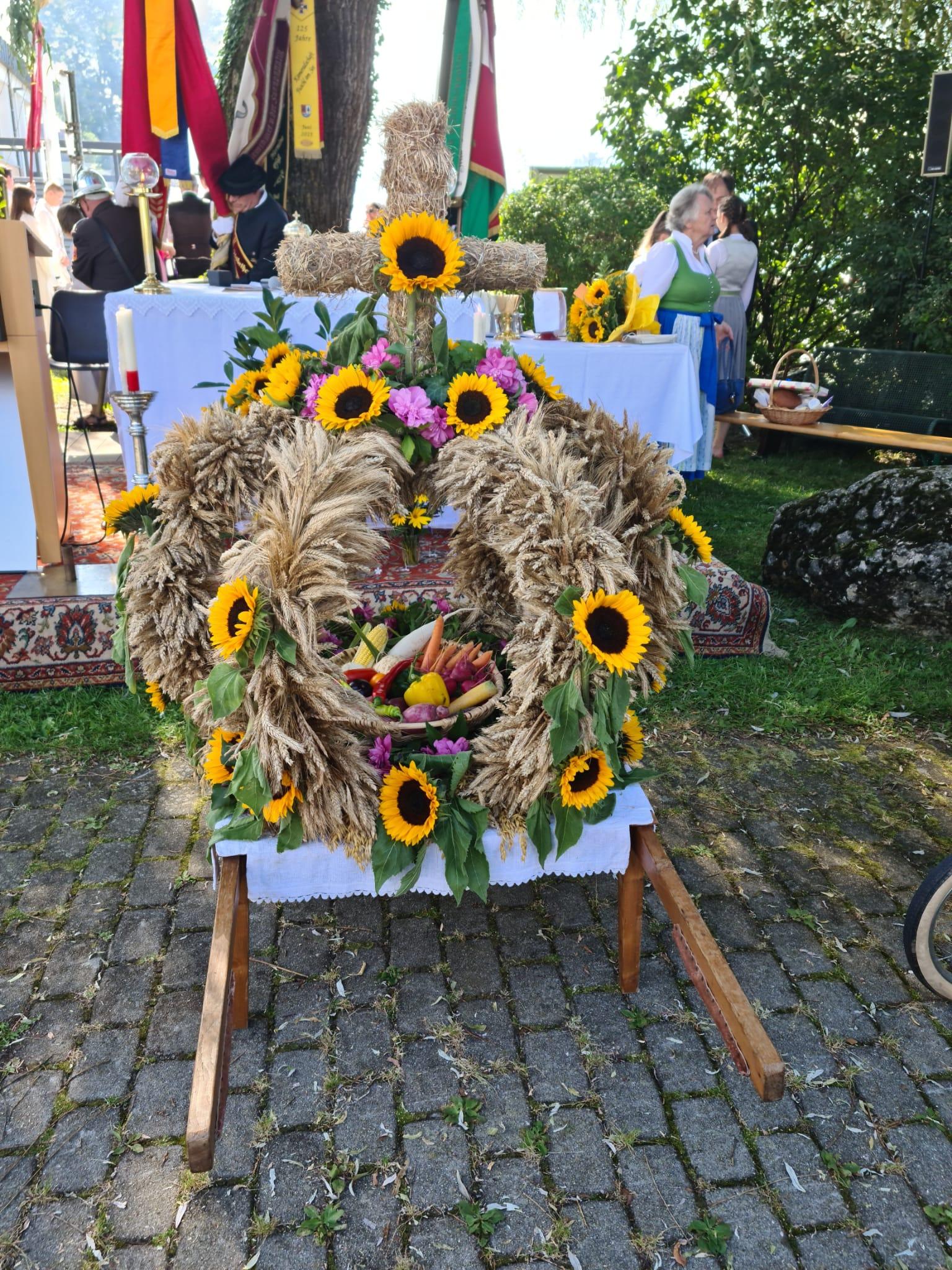 Erntedankfeier mit Prozession und anschließendem Pfarrfest