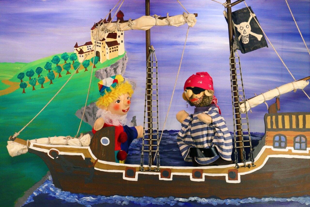 Kasperl und das Seeräuberschiff