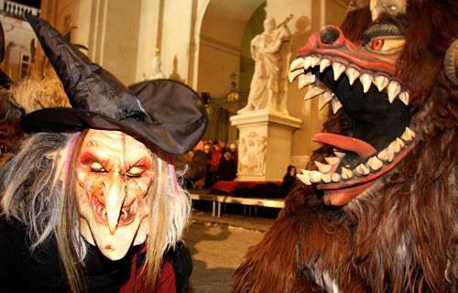 Perchtenlauf am Christkindlmarkt