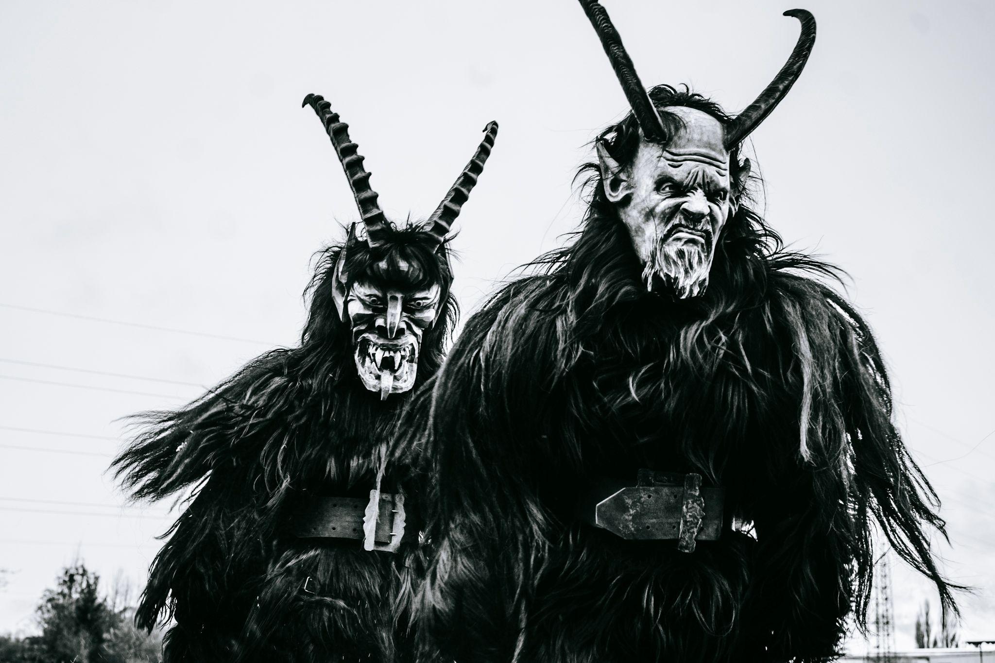 Perchten-Hoagascht der Salzburger Schiachpercht’n und Krampusse und der Nockstoa