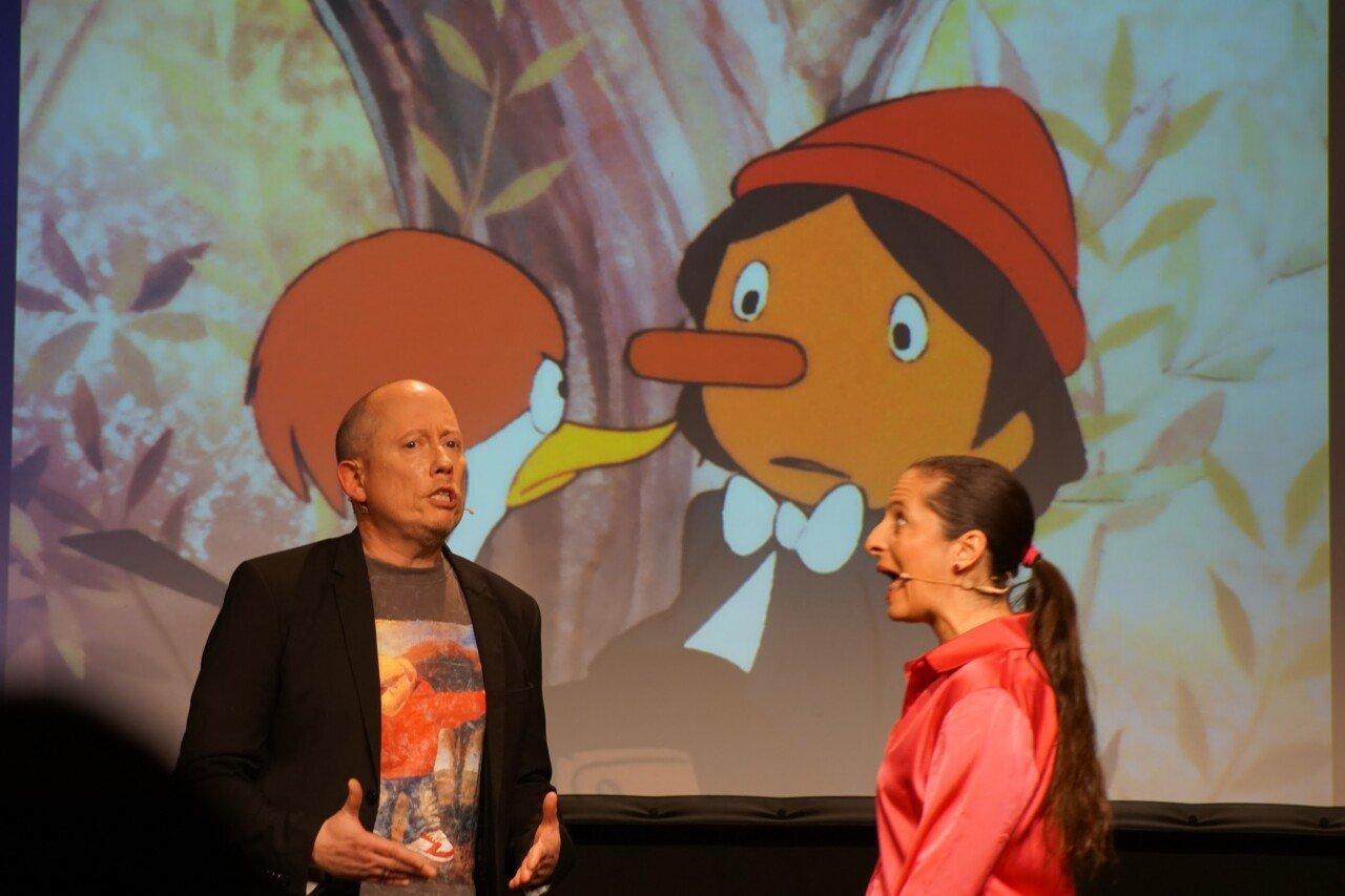 Kinderlieder aus der Hölle – ein musikalisches Kabarett mit Caroline Athanasiadi