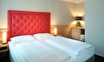 enough space for two or business nomads who want more space  
from 20 m²  
queen size double bed  
comfortable  
spacious