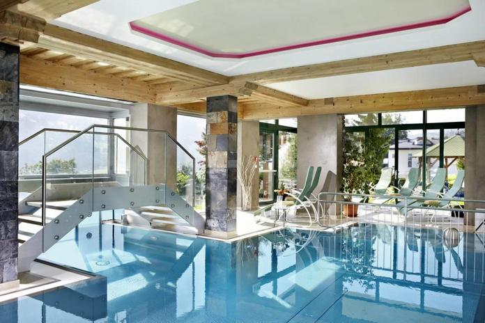 Hallenbad im Alpin Family Resort Seetal****