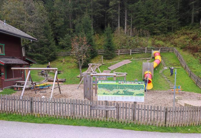Spielplatz "Bärlihöhle"