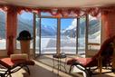 Ruheraum mit Blick zum Gletscher und auf die Piste Ruheraum mit Blick zum Gletscher und auf die Piste