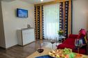 Wohnküche mit ausziehbarem Sofa und Sat-TV Wohnküche mit ausziehbarem Sofa und Sat-TV